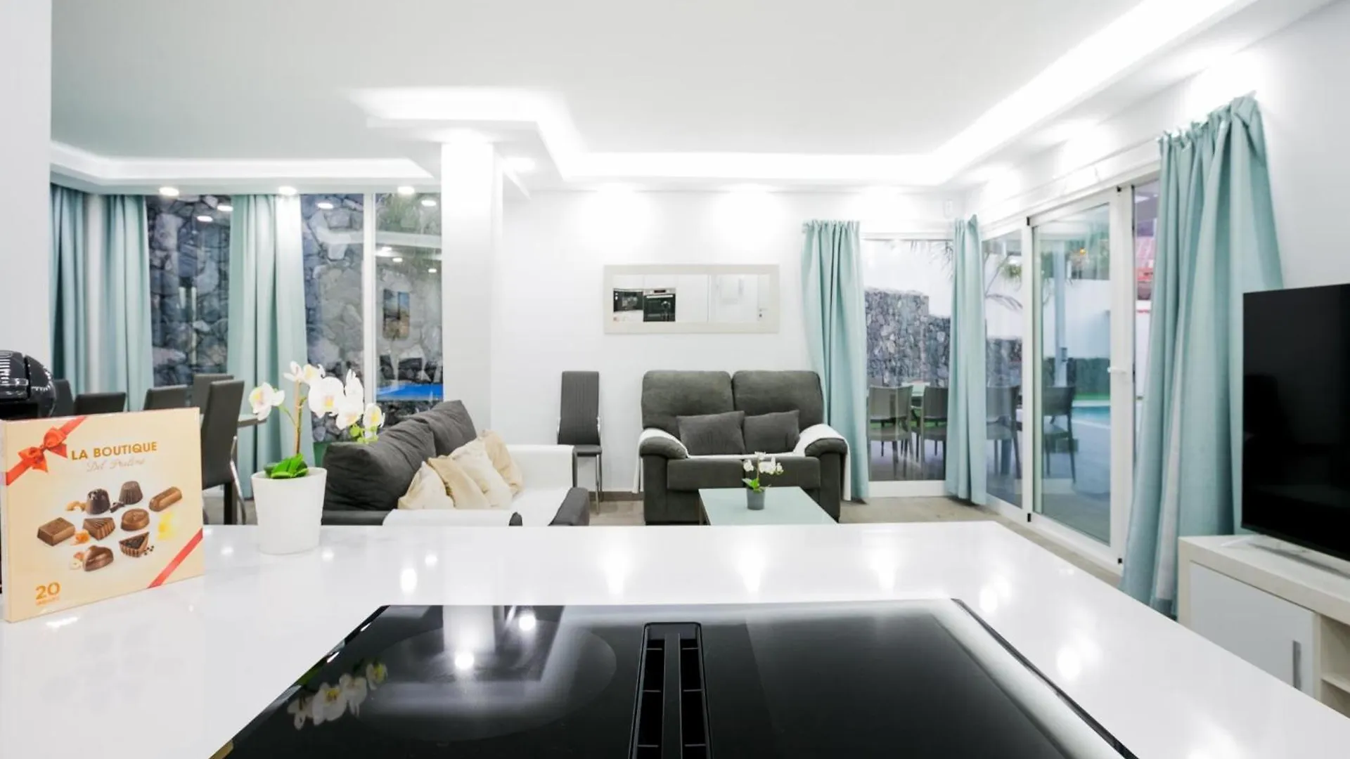 Villa Elite: Your Private Haven Of Prestige أذيخي بيت للعطل